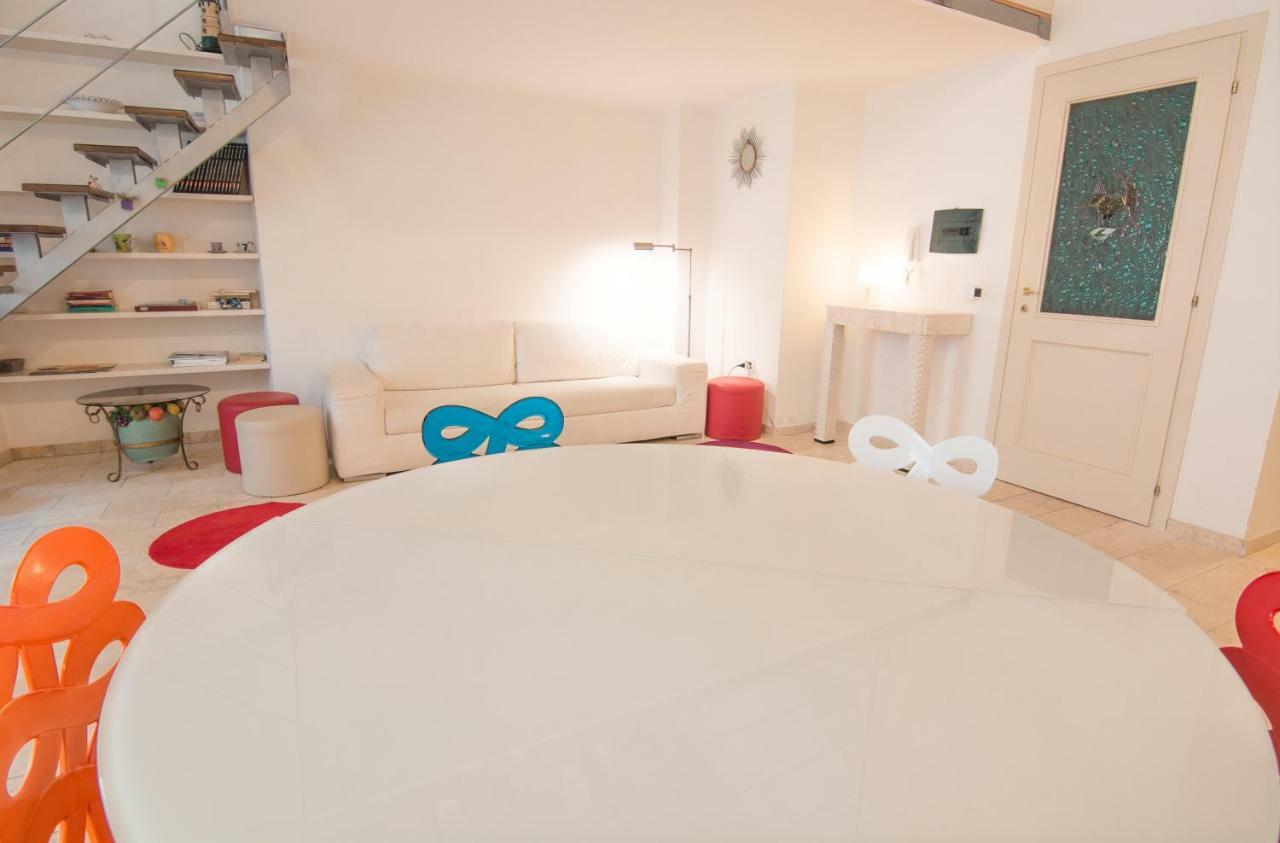 Modern Apartment In Historic Building กาญารี ภายนอก รูปภาพ