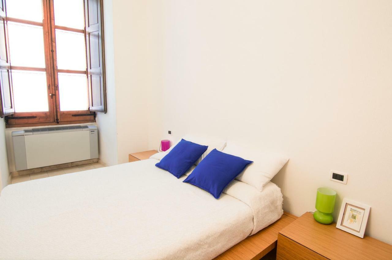 Modern Apartment In Historic Building กาญารี ภายนอก รูปภาพ